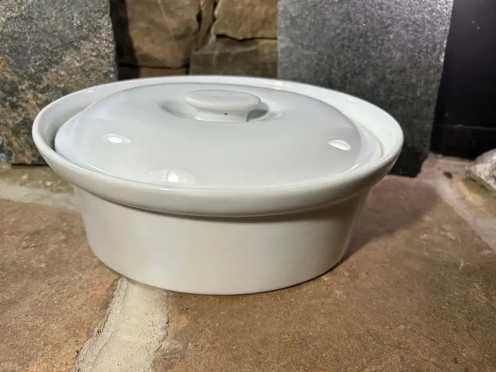Cordon Bleu White Oval Casserole covered dish oven / microwave safe elegant